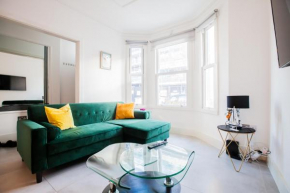 Surbiton Luxury Garden House 19A